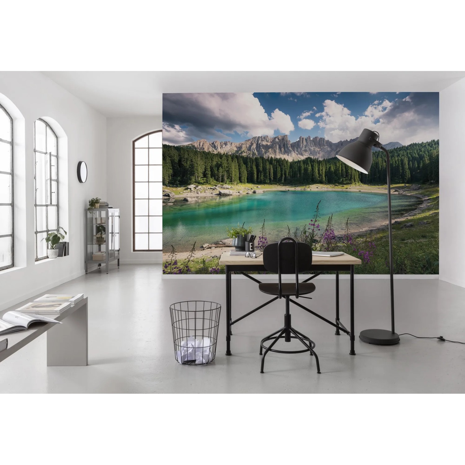 Vlies Fototapete mit Dolomiten Bergsee-Motiv, 450x280 cm. Naturlandschaft für Wandgestaltung.