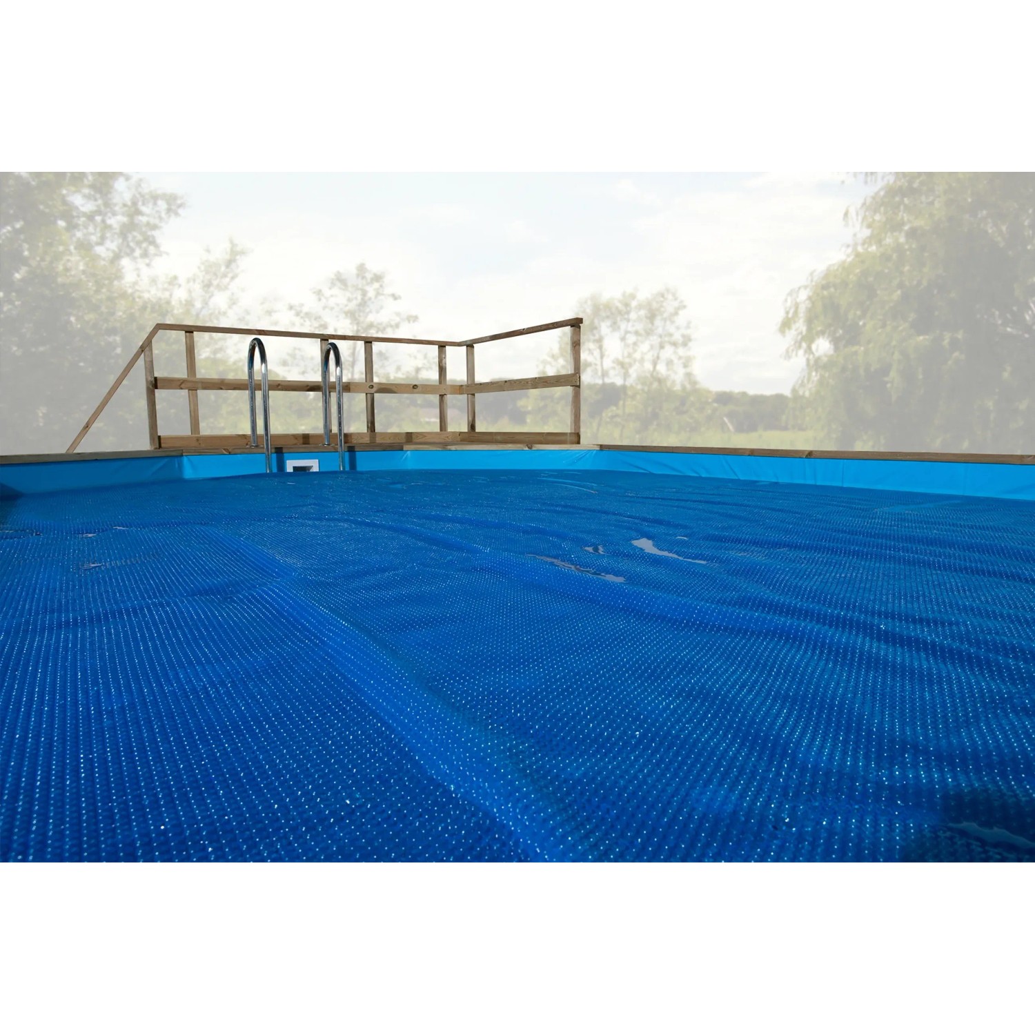Blau Wärmeplane auf Massivholzpool von Weka, mit Solar-Effekt zur Beckenaufheizung.