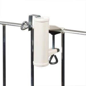Weißer Videx Garden Sonnenschirmhalter Typ H für Handläufe (Ø 25mm) am Geländer.