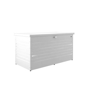 Weiße Biohort Freizeitbox 160 High, eine Universalbox für Gartenutensilien mit abschließbarem Deckel.