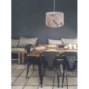 Näve Pendelleuchte Print Textil: Hängelampe mit braunem Textilschirm und Briefmarken-Motiv.
