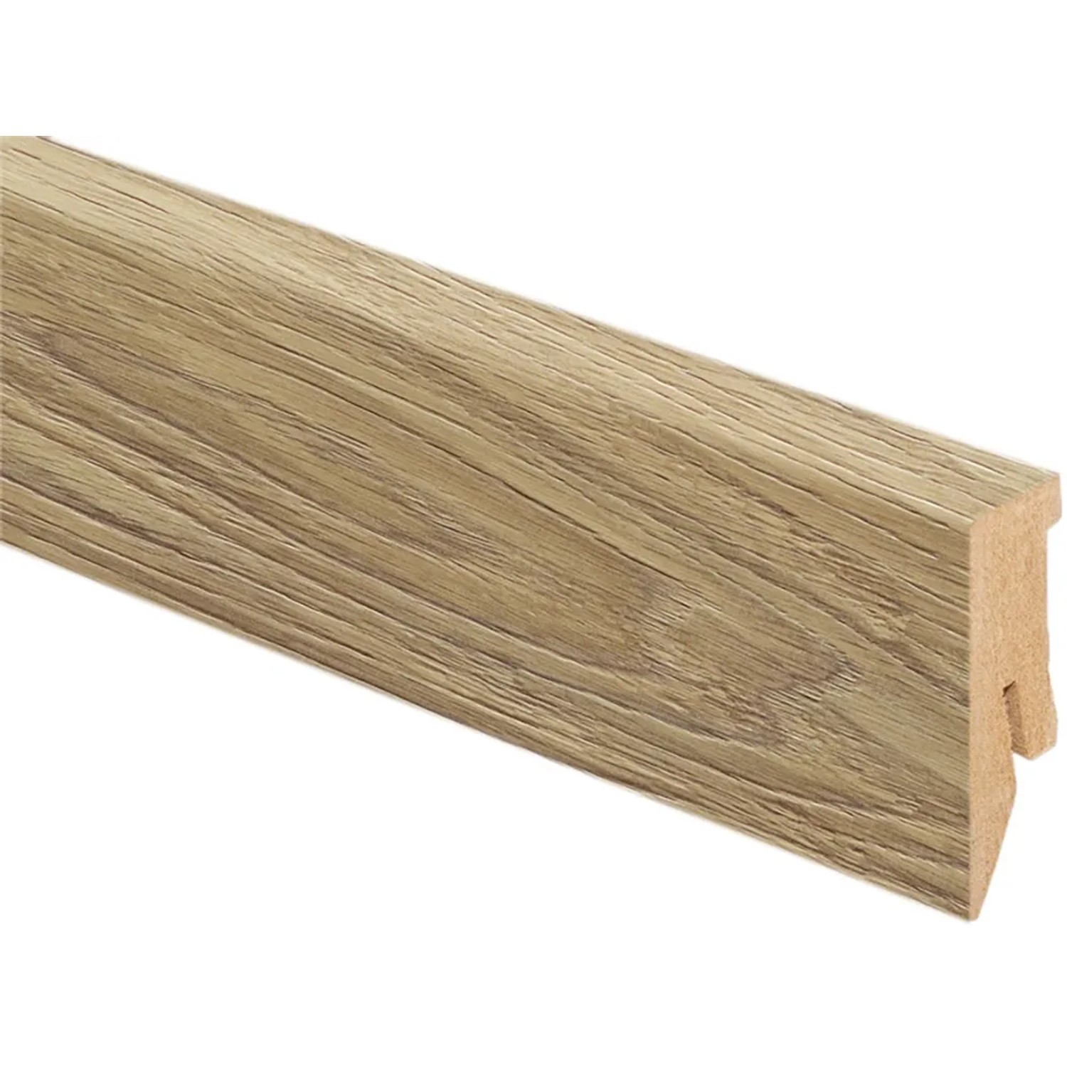 Sockelleiste in Eiche, 50x18 mm, Länge 2600 mm, MDF-Material.