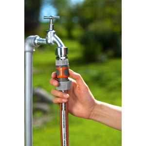 Gardena Schlauchstück 19 mm (3/4) am Wasserhahn mit Gartenschlauch, einfache Montage.