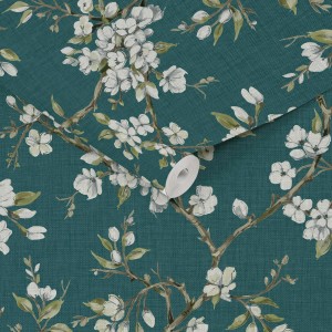 Boutique Vliestapete Eliza Teal mit floralem Muster auf blaugrünem Grund.