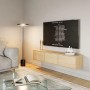 Modernes Selsey TV-Hängeboard Framme 150 cm in Eiche Holzoptik, wandmontiert mit 3 grifflosen Klappen im Wohnzimmer.