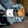Bosch BI-Metall Lochsäge (Ø 38mm) im Einsatz an Holzstück.