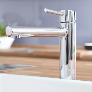 Grohe Concetto Einhand-Küchenarmatur in Chrom mit mittelhohem, schwenkbarem Auslauf.