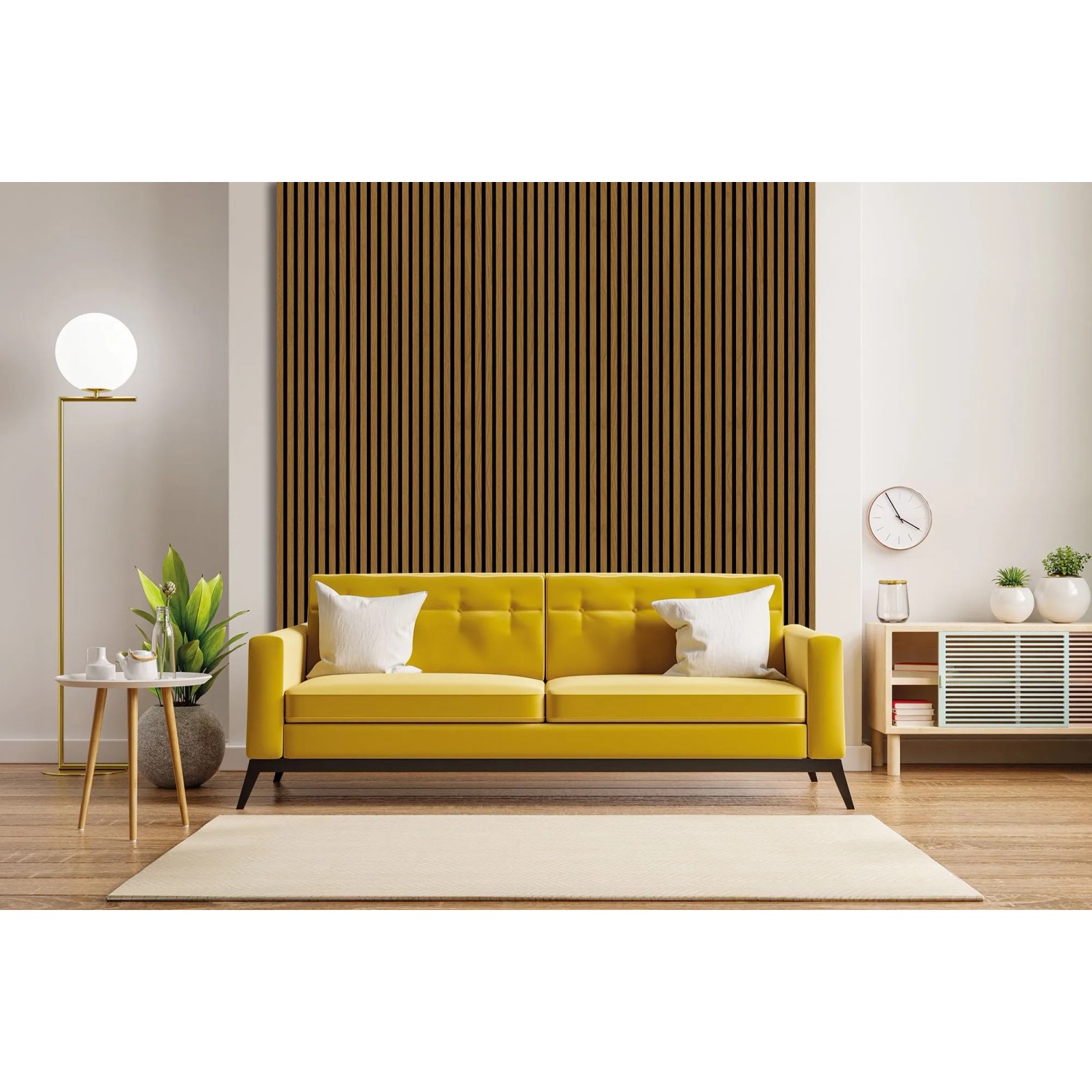Raum mit FN Acustico Akustikpaneel Eiche hinter gelbem Sofa. Schallabsorbierend und dekorativ.
