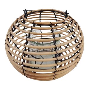 Windlicht Heather von Boltze: Naturfarbener Kerzenhalter aus Rattan mit Glaseinsatz, 15x18x18 cm.