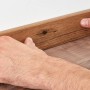 Anbringen einer Holz-Fußleiste mit Fischer 320 Kilo Kleber. Kleber für Sockelleisten.