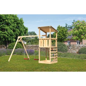 Karibu Spielturm Anna mit Doppelschaukel und Kletterwand im Garten.