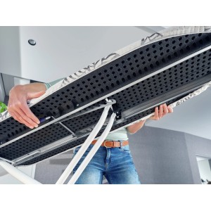 Leifheit Bügeltisch Air Board Express M Solid, Unterseite mit gelochter Bügelfläche und Gestell.