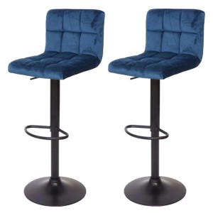 2er-Set Barhocker mit petrol-blauem Samtbezug und schwarzem Fuß.
