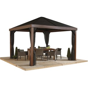 Sojag Pavillon Valencia Holz 363x363 cm mit Moskitonetz und Gartenmöbeln.