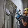 Bosch GSH 7 VC Schlaghammer im Einsatz beim Stemmen von Beton. Baumaschine mit SDS-max Aufnahme.