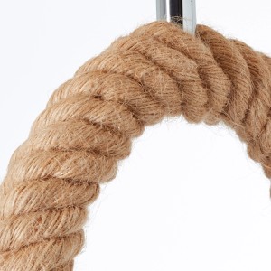 Detailaufnahme: Seil-Element der Design-Stehlampe Sailor in Weiß-Natur.
