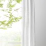 Mydeco Schlaufenschal Stream Weiß, 300x135 cm, halbtransparent vor Fenster.