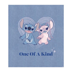 Komar Wandbild Stitch One of a Kind, 40x50 cm, mit Stitch und Angel vor einem Herz.