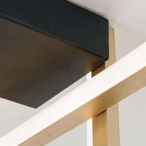 Orion LED Deckenleuchte Stargate. Schwarze Basis, goldene, sich kreuzende LED-Elemente. Geometrisches Design.