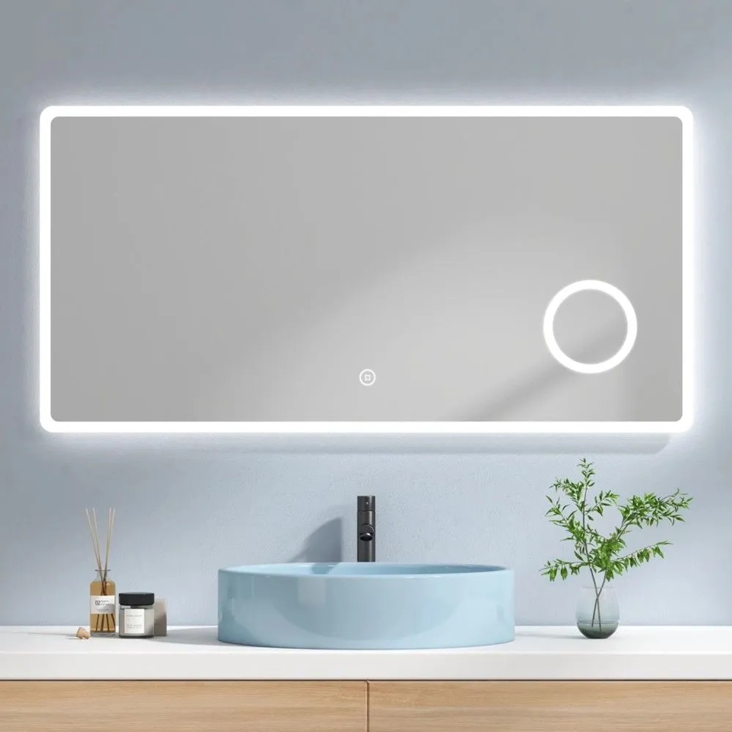 Emke LED Badspiegel 120x60cm mit Kaltweiß-Beleuchtung, Touch-Steuerung und 3x Vergrößerung in modernem Bad.