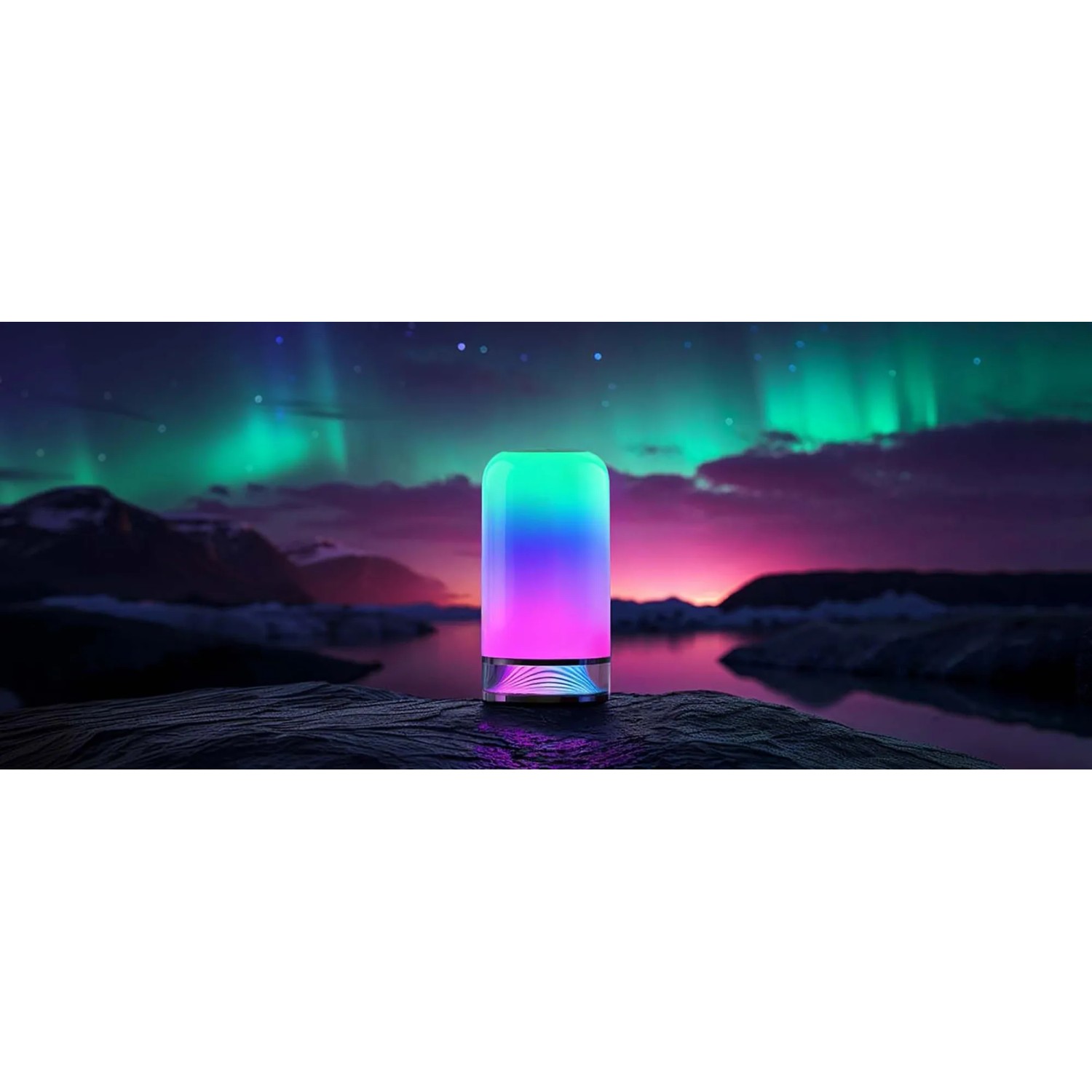 Govee RGBICWW LED-Tischlampe H6022 mit Farbverlauf vor Landschaft mit Nordlichtern.