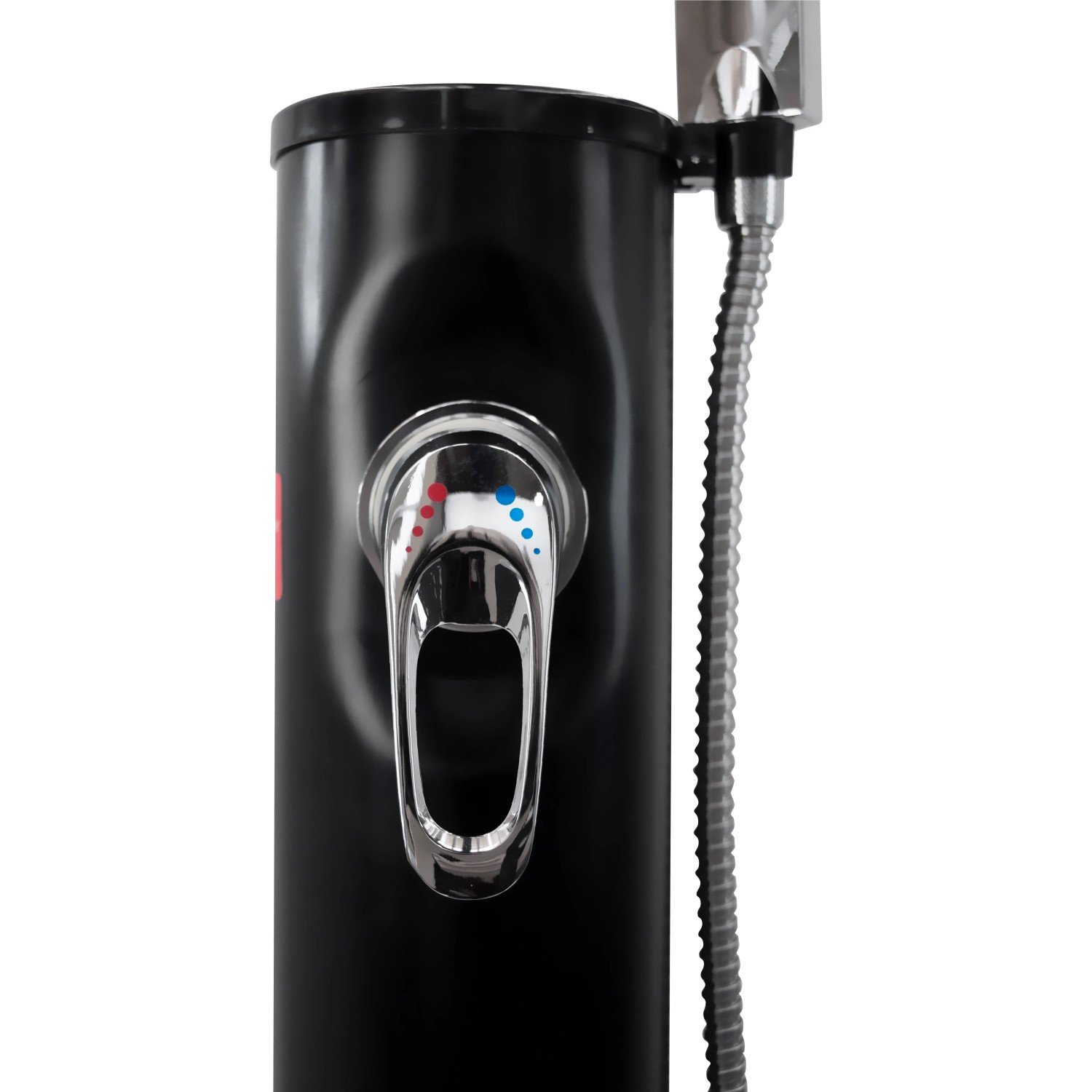 Detailaufnahme: Summer Fun Solardusche Easy mit Handbrause, schwarzer Korpus, Chrom-Armatur.