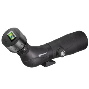 Schwarzes Bresser Spektiv 15-45x60 mit WLAN-Okularkamera und Display für Kameraüberwachung.
