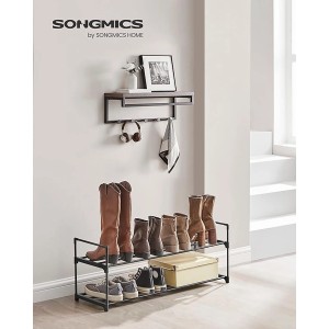 Schwarzes Songmics Schuhregal Deky mit 2 Ebenen aus Metall, gefüllt mit Schuhen und Stiefeln.