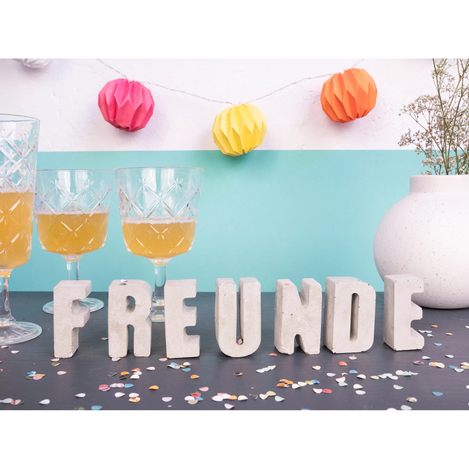 DIY Betonbuchstaben "FREUNDE" von CREATE! by OBI, Deko zum Selbergießen.