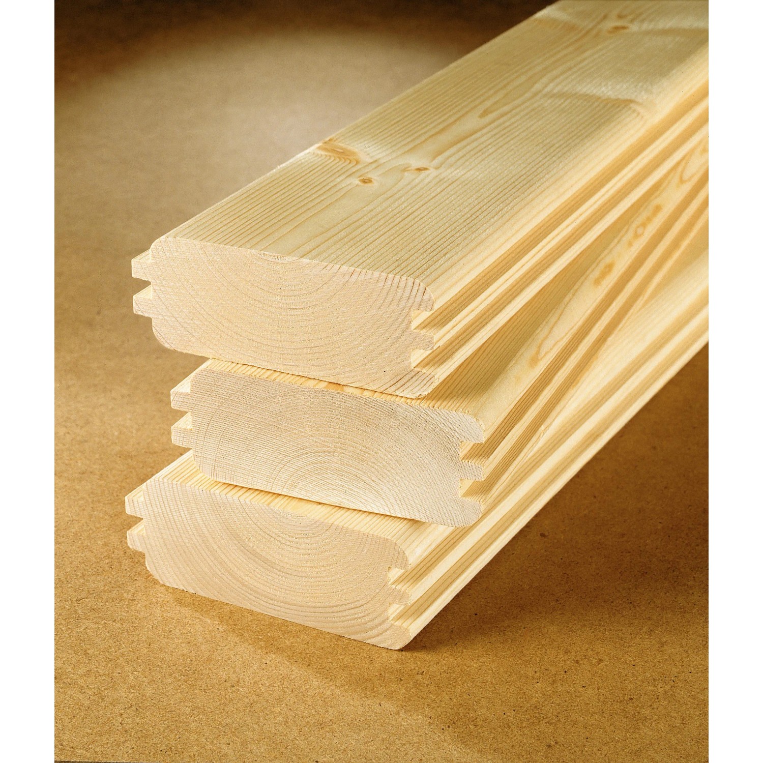 Detailaufnahme von Fichtenholz Blockbohlen für eine Weka Massivholzsauna.