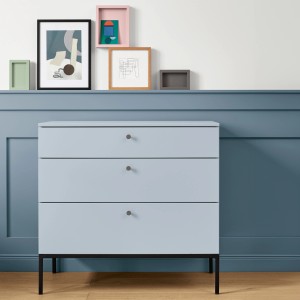 Kommode in Steinblau mit edelmattem Lack von Alpina Feine Farben.