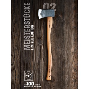 LUX Yankee Axt 1600g Meisterstück No. 2 (Limited Edition) vor Holz Hintergrund.