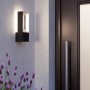 Moderne, schwarze Eglo LED Außenwandleuchte Riforano (29x11cm) mit warmweißem Licht.