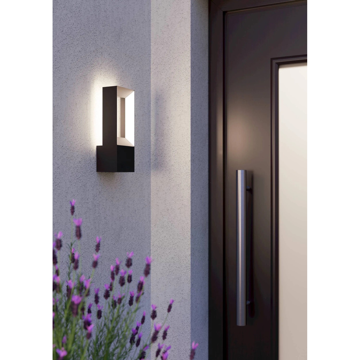 Moderne, schwarze Eglo LED Außenwandleuchte Riforano (29x11cm) mit warmweißem Licht.