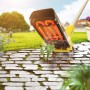 Gloria Thermoflamm Bio Fix Unkrautbrenner in Aktion: Unkrautentfernung auf Pflastersteinen mit Hitze.