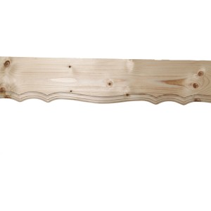 Zierblende aus Fichte, 2500 mm lang, mit dekorativer Kante für Handläufe und Balkone.