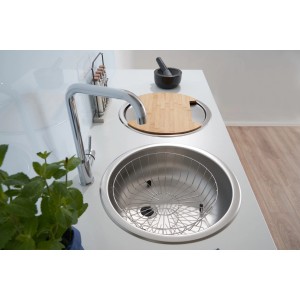 Respekta Rundbecken Set aus Edelstahl mit Schneidebrett und Korb.