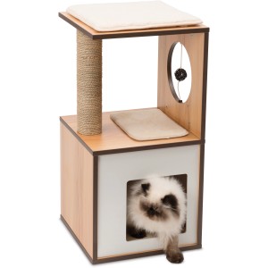 Vesper Kratzbaum Box Small Walnuss mit Katze, Kratzstamm und Liegeflächen.