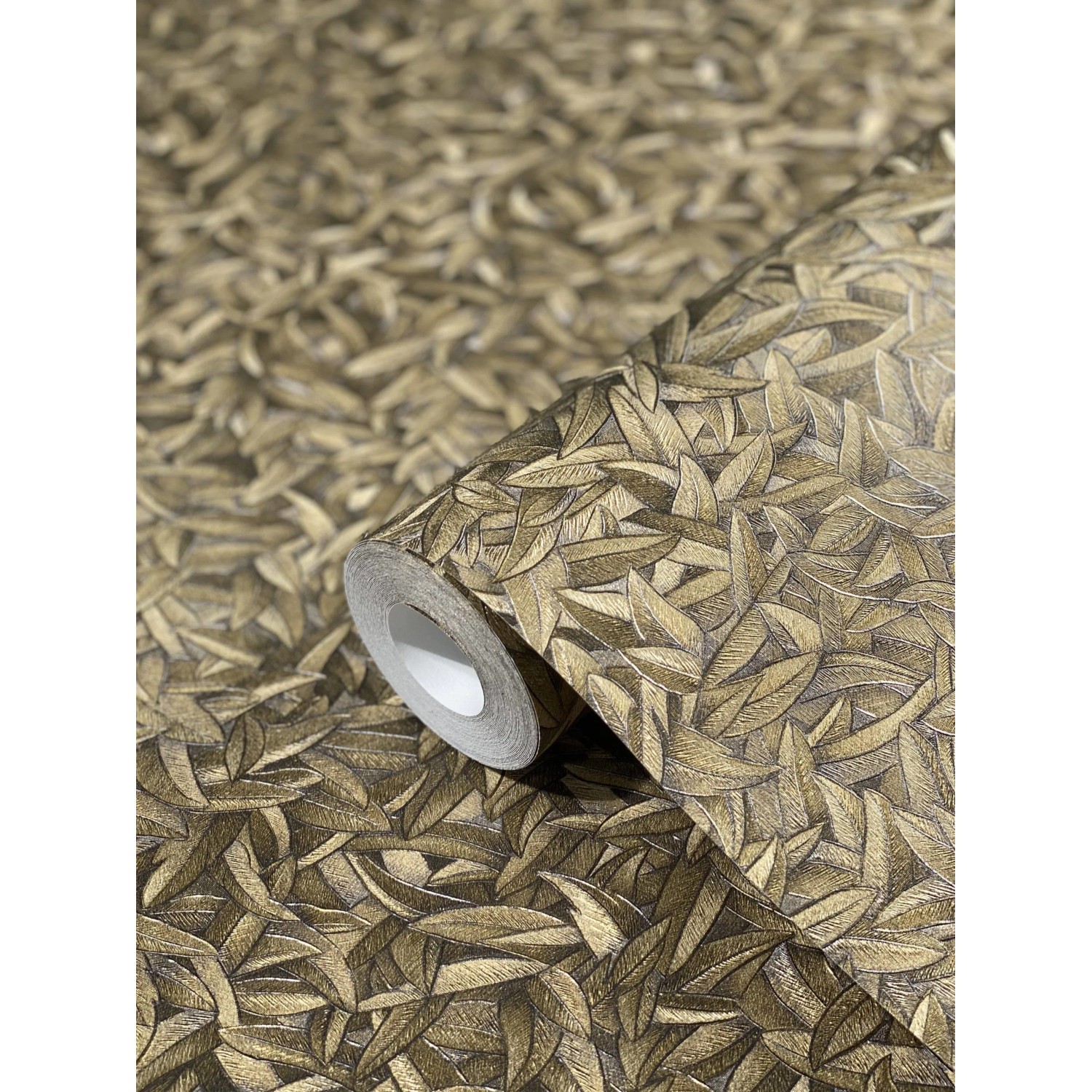 Glööckler Vliestapete Imperial Feder Uni Altgold, Tapete mit Feder-Motiv in Gold.