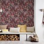 Vliestapete mit Blumenmuster in Rot und Grün für eine stilvolle Wandgestaltung.
