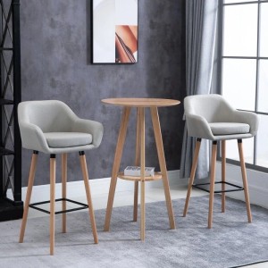 2er-Set HOMCOM Barhocker beige mit Holzbeinen, gepolsterten Sitzkissen und schwarzen Fußstützen an Holztisch.