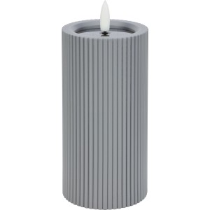 Graue Solar-LED-Dekokerze (Ø 7,5 cm x 15 cm) für den Außenbereich.