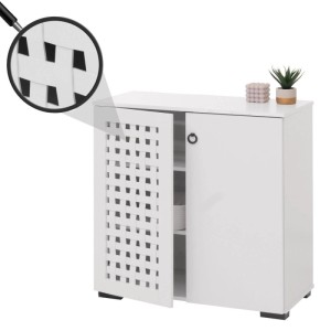 Weiße MCW Kommode N87 mit zwei Türen, eine davon im 3D-Flecht-Design.