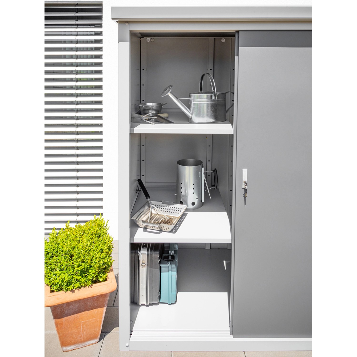 Trimetals Geräteschuppen Guardian D63 mit Boden, Gartenschrank mit Schiebetür und Regalen.