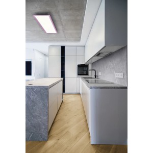 Ledvance Smart+ WiFi Panelleuchte Planon Plus RGBTW in moderner Küche.