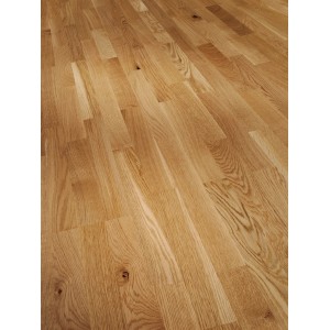 Nahaufnahme von Parador Parkett Basic Rustikal Eiche Schiffsboden, matte Oberfläche.