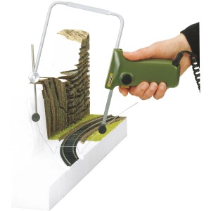 Proxxon Thermocut 12/E Heißdraht-Schneidegerät beim Modellbau im Einsatz.