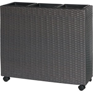Anthrazit-schwarzer Polyrattan Pflanzkasten mit Rollen und 3 Pflanztöpfen, 82x28x72 cm.