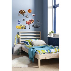 Wandtattoo: Komar Deko-Sticker Cars 3 mit Lightning McQueen und Freunden im Kinderzimmer.