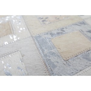 Teppich Masque 310, grau-silber, 120x170 cm, aus Leder mit Metallic-Effekten.
